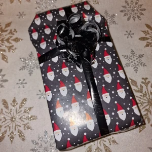 Julklapp - Super fin och bra julklapp med fler grejer i. Innehållet är nagelsaker, och bild kan absolut ordnas vid intresse🥰🧑‍🎄 Värde 336kr