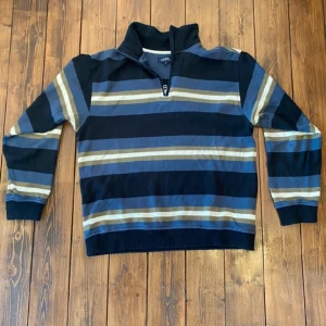 randig gilberto tröja - Randig gilberto tröja, använd endast ett fåtal gånger och i mycket gott skick. den är sann till sin storlek.