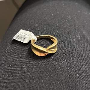Guld ring helt ny💗 vet ej storlek
