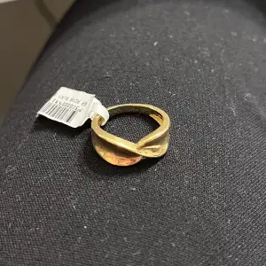 Guld ring helt ny💗 vet ej storlek