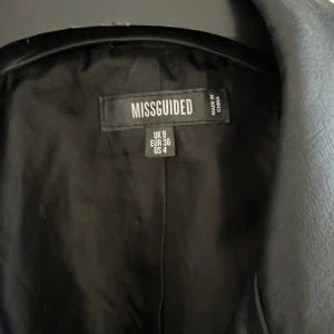 Skinnjackan - Knappt använd, helt ny har knappt använd 