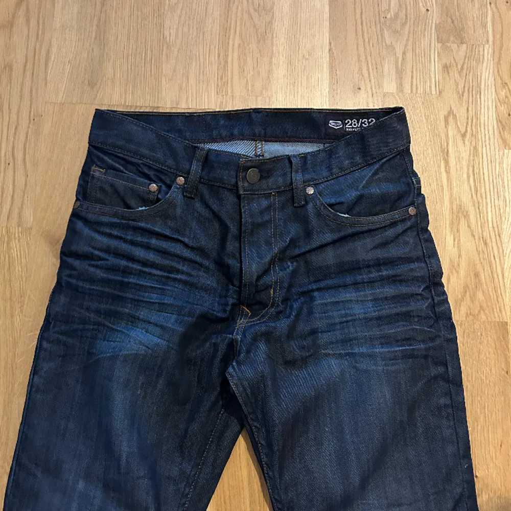 Snygga Crocker jeans som tyvärr blivit för små/ W28 L32/slim fit/ inga anmärkningar/ nypris 700 vid snabb affär 149. Jeans & Byxor.