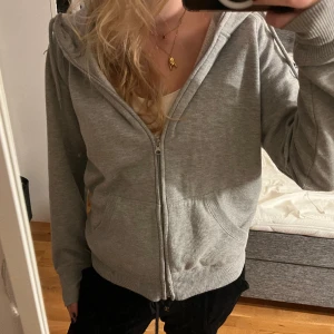 Nice basic zip-hoodie - Jättenajs basic🤍🖤