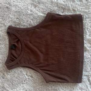 ett brunt linne från shein i storlek xs 🤎 