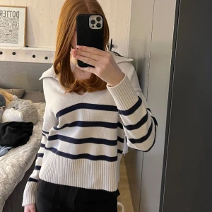 Stickad tröja - Stickad tröja ifrån Gina tricot, kommer tyvärr aldrig till användning längre 