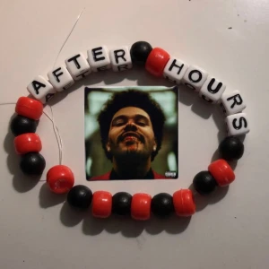 Armband  - Ett armband inspekterar av the weekend💗 kontakta gärna innan köp:)