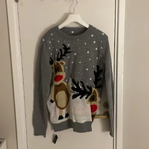 Grå jultröja 🎄  - Fin grå jultröja som kan lysa med batterier🎄strl M