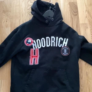 Hoodrich  - Säljer pågrund av att jag inte använder den längre. Den har inga skador köpte den på affär. Skriv för frågor (hjälper en vän)