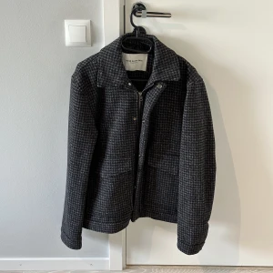 These glory days jacka - Stor flyttstädning Alla plagg i storlek S-M och passar ca 1.70-185cm samt 70-83kg  Finns i Uppsala