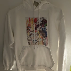 The cool elephant hoodie  - Säljer en hoodie från the cool elephant i storlek S. 