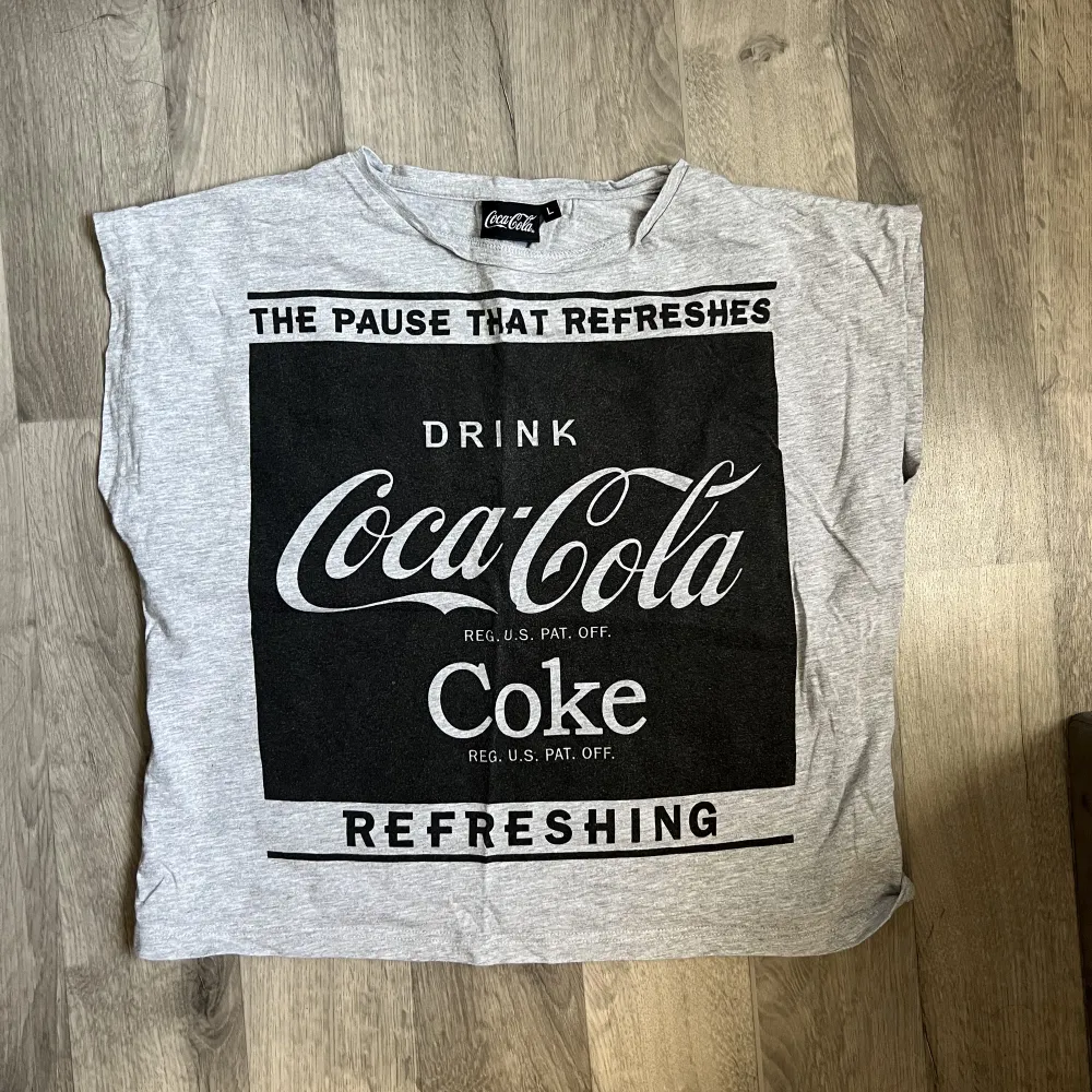 En coca cola T-shirt i fint skick. T-shirts.