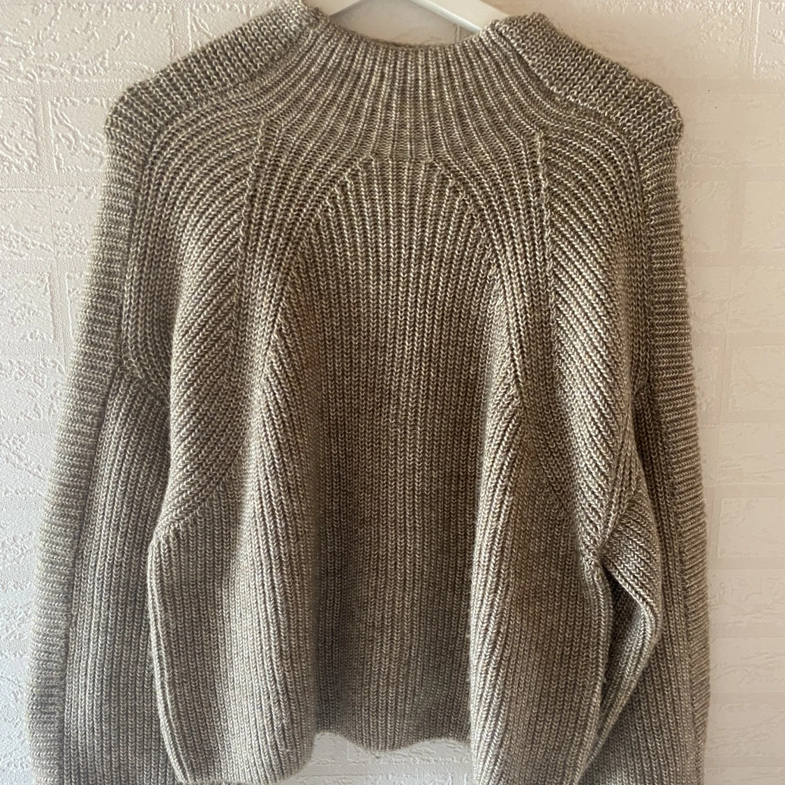 Stickad beige tröja  - 90