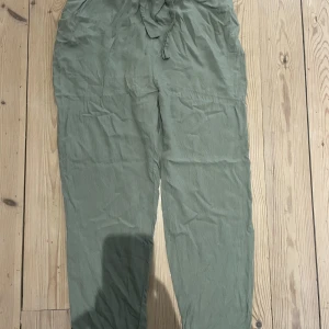 Sage Green pants - Fint sage gröna byxor väldigt sköna perfekta sommar/vår byxor, med fickor!