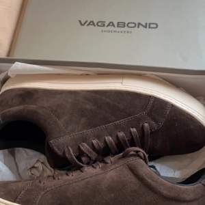 Vagabond mocka skor i brun färg. Helt nya oanvända säljs då de ej passar👍🏼pris går att diskutera. Nypris:1300