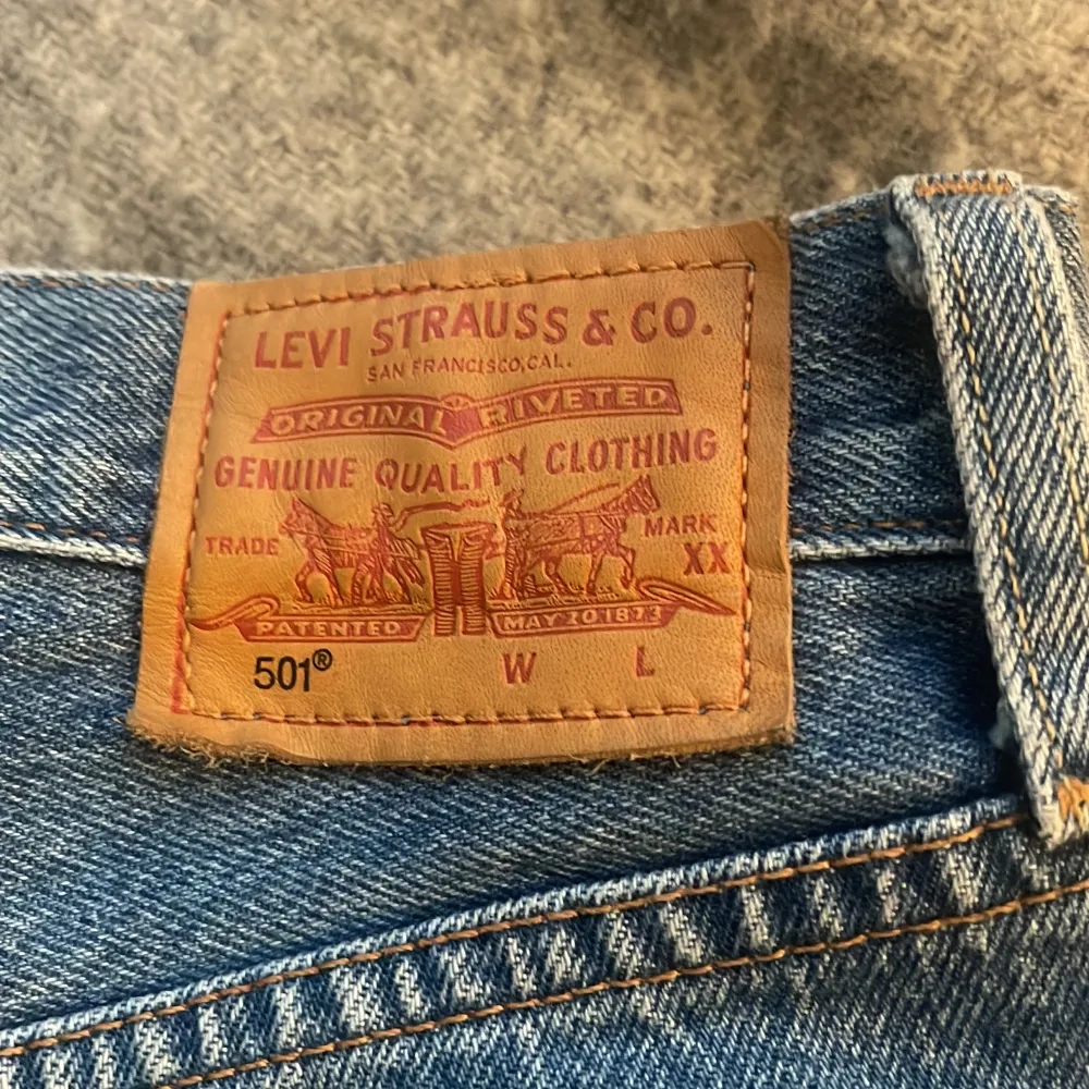 Säljer dessa 501 jeans shorts från levis! Aldrig använda!💗. Shorts.