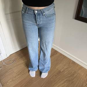 Super fina jeans som tyvärr inte passar på mig, använda 1gång💕