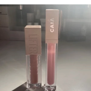 CAIA LÄPPGLANS - Caia läppglans/stift, man ser ungefär hur mycket det är kvar skulle säga 85% kvar i den 🙌🏻💕