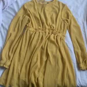 Klänning - En vacker klänning, välidgt somrig och lufftig