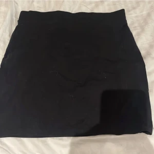 Kjol - Svart kjol i mycket gott skick 