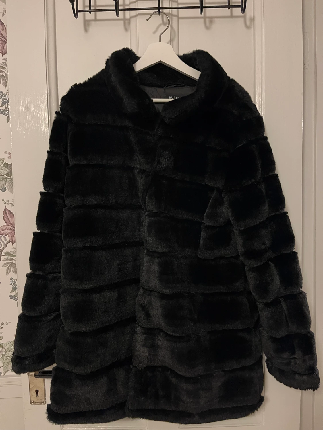 Ruth and Circle jacka