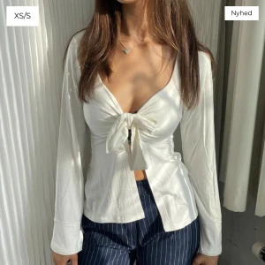 Designbysi tröja  - Jättefin tröja, aldrig använd🩷