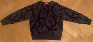 Supreme tribal camo  - Supreme tribal camo tjocktröja.   Storlek L  Skick: 9/10 knappt använd, inga fläckar, inga hål.  År FW19 week 2