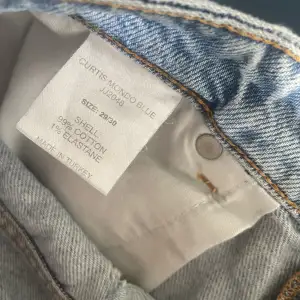 Jeans från weekday fick av en vän, säljer för 100 kronor har använt dem ett par gånger men är o bra kondition!