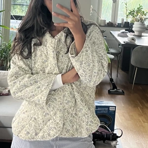 Trendy quilted jacket  - 🤍