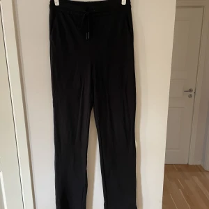 Mjuka kostymbyxor  - Finare byxa i mjukt material, TALL-modell, små i storleken, okej skick