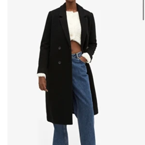 Kappa - Jättefin svart kappa från monki som jag säljer då jag köpt en annan💗 bra skick💗