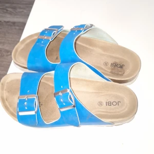 Jobi tofflor  - Tofflor med ilägg gjorda att gå mycket på arbetet eller på sommaren utomhus 3 ggr använda som ny 