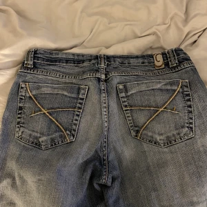 Lågmidjade jeans - Lågmidjade jeans, innerben: 71 rakt över midjan: 39