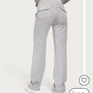 gråajuicy  - säljer dessa juicybyxor i storlek S, väldigt fint skick🌸