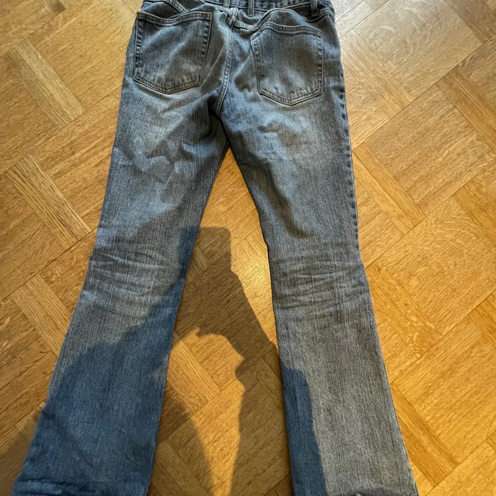 Snygga lowrise jeans från brandy melville, använda tre gånger ungefär! Skriv för mer bilder. Jeans & Byxor.