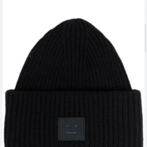 Äkta akne mössa - Äkta acne mössa. Köpt för 1600. Bra skick❤️köpare står för hela frakten