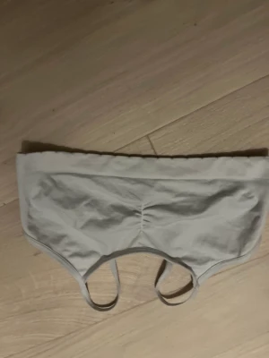 Topp - 2 sköna toppar/ bh-ar en svart och en vit. Superskönt att sova i 💗💗