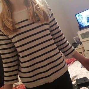 Tröja  - Att den är jätte fin och gillar den jätte mycke 