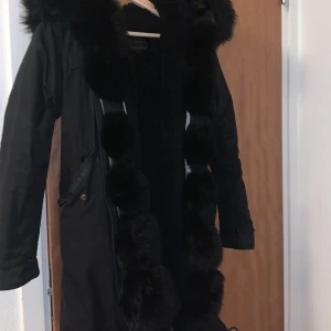 Jackets  - A thick jacket that defines the body shape