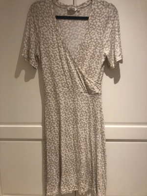 Klänning  - Klänning i jätteskönt material😍