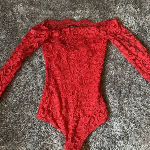 Spetsbody - Använd 1 gång men är i super skick!🌟 Säljs pga flytt! ❗️KOMMER IFRÅN DJURFRITT & RÖKFRITT HEM❗️  💖Köparen står för frakten💖 