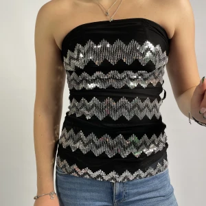 Missoni mönstrad topp - 9. "Missoni mönstrad topp"  Modellen är 175 cm lång och bär vanligtvis storlek M