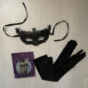 Gatsby/ maskerad  - Säljer nu detta setet till halloween eller något annat maskerad tillfälle. Hör av dig om du har några frågor🫶🏻