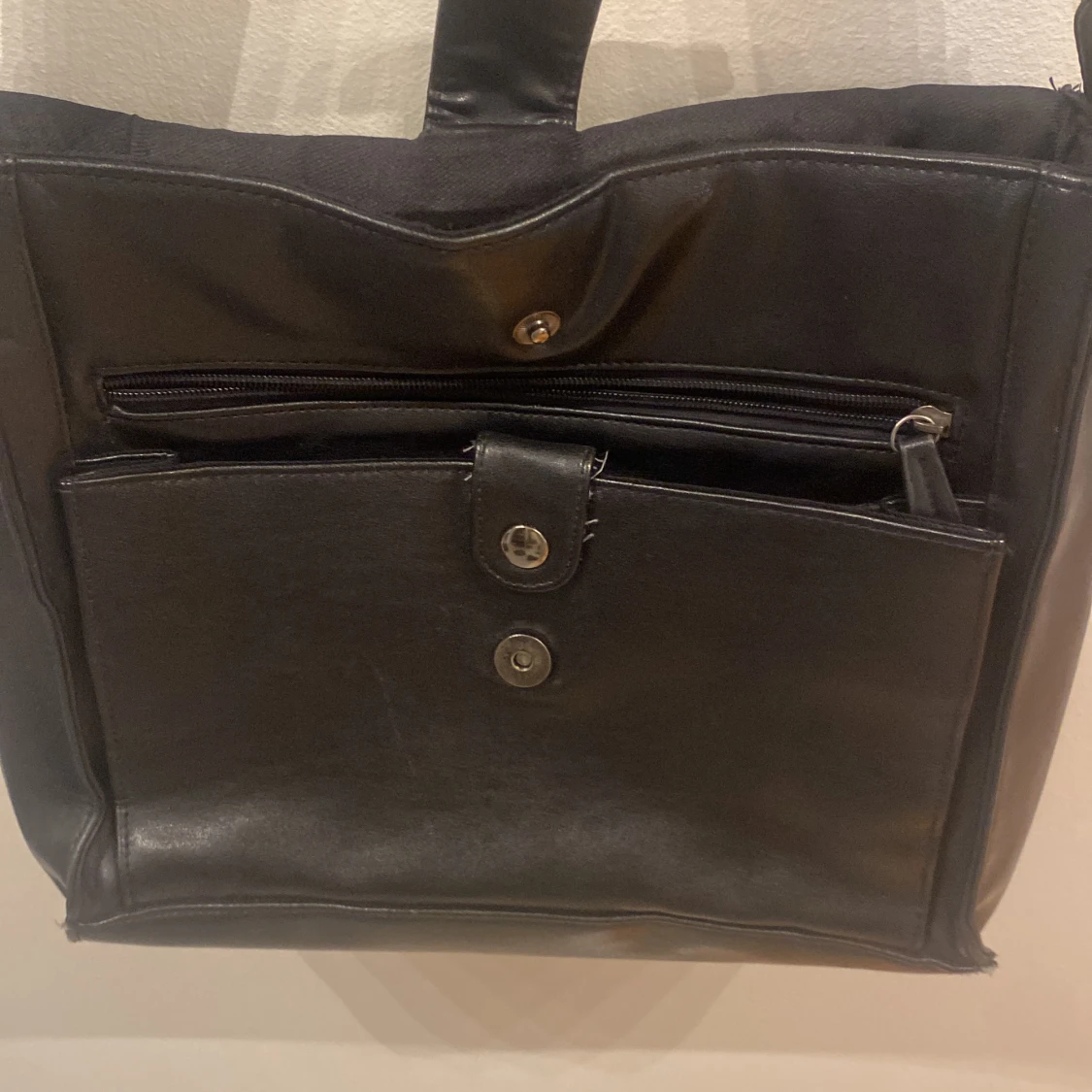 Svart väska  - 91
