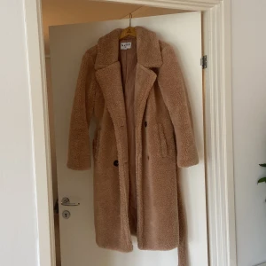 Teddykappa  - Nästan oanvänd strl, 34