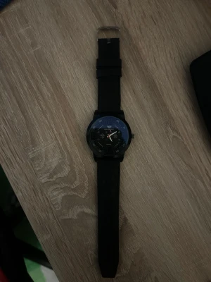 Armani klocka - En helt ny Armani klocka som använts ett fåtal gånger, kommer inte till användning längre på grund av köp av ny klocka 