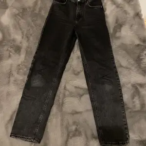 Använda men i bra skick. Från ginatricot. Högmidjade, modell ”perfect jeans”