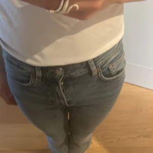 Zara jeans  - Några zara jeans som inte passar i midjan eller långden, jag är 170 cm. Det står att dom är 36 men funkar även som 34❤️❤️