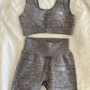 Träningsset - Fint träningsset från ICIWILL, använda men i väldigt bra skick! Nypris 500kr för hela settet🤍 (skicka privat för bilder hur de sitter på)