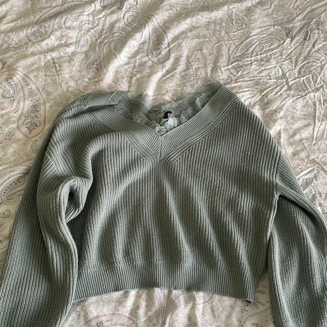 STICKAD TRÖJA MED SPETS - 90