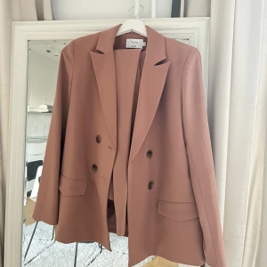 Hannalicious X nakd kostym - Rosa kostym från Hannalicious X nakd. Använd få gånger. Storlek 34